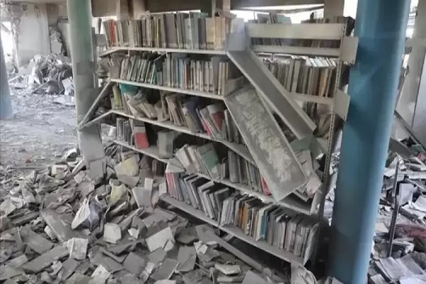 جنود الاحتلال يتفاخرون بحرق مكتبات ومساجد في غزة